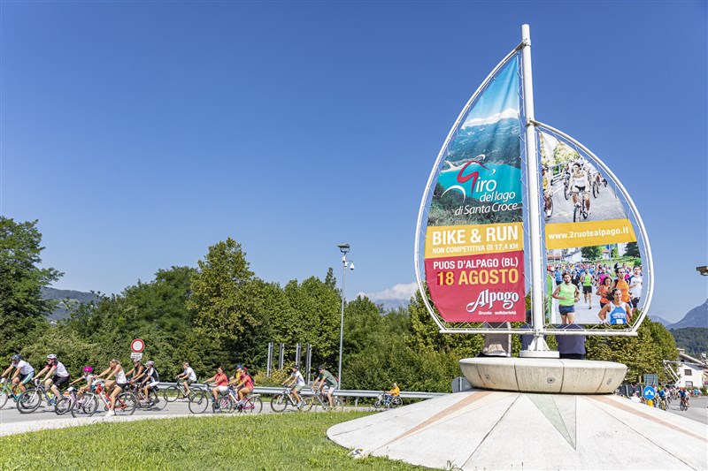 Giro del Lago di Santa Croce 2019: i podisti