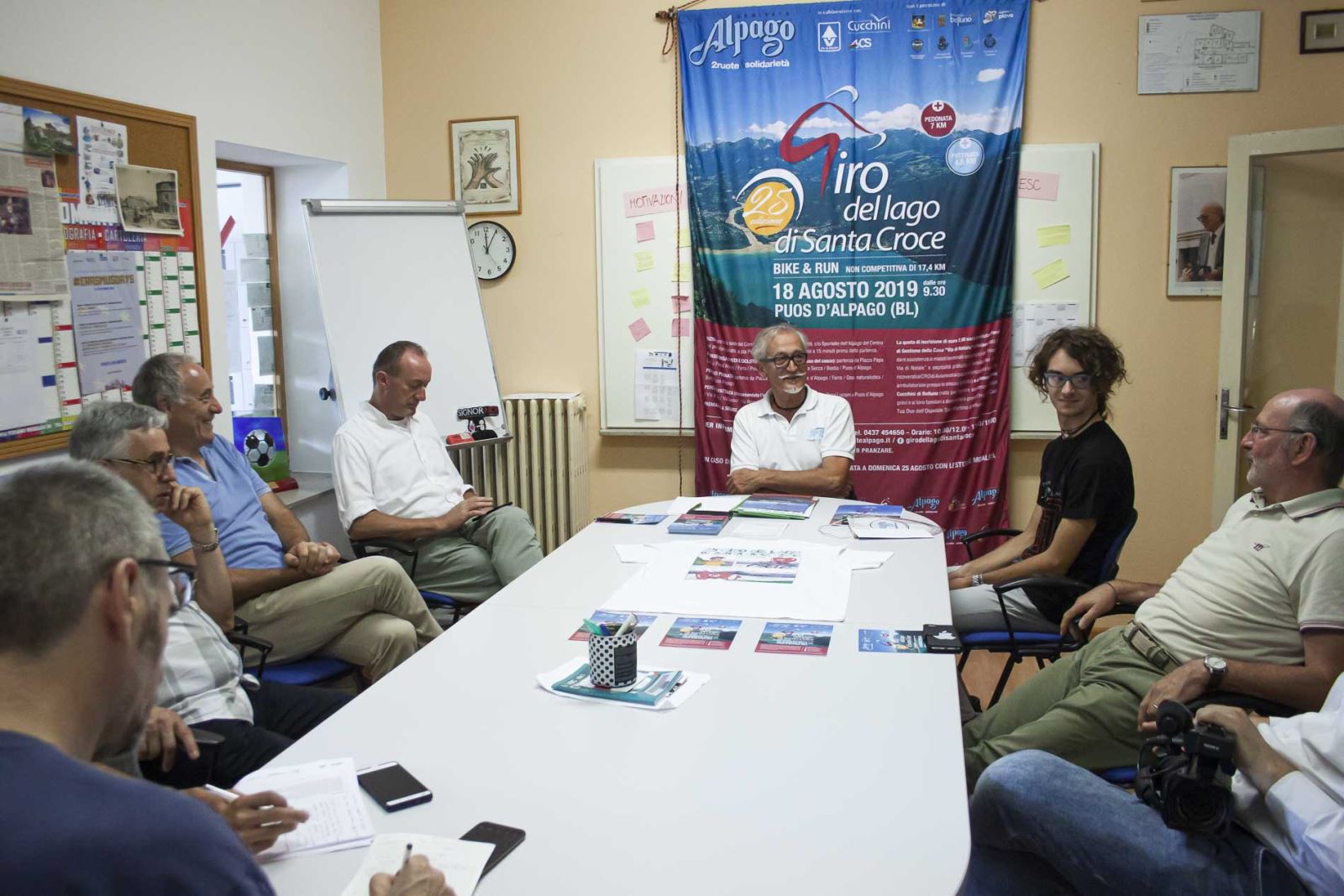 Giro del Lago di Santa Croce 2019: Manuel Zanette disegna la maglietta gadget