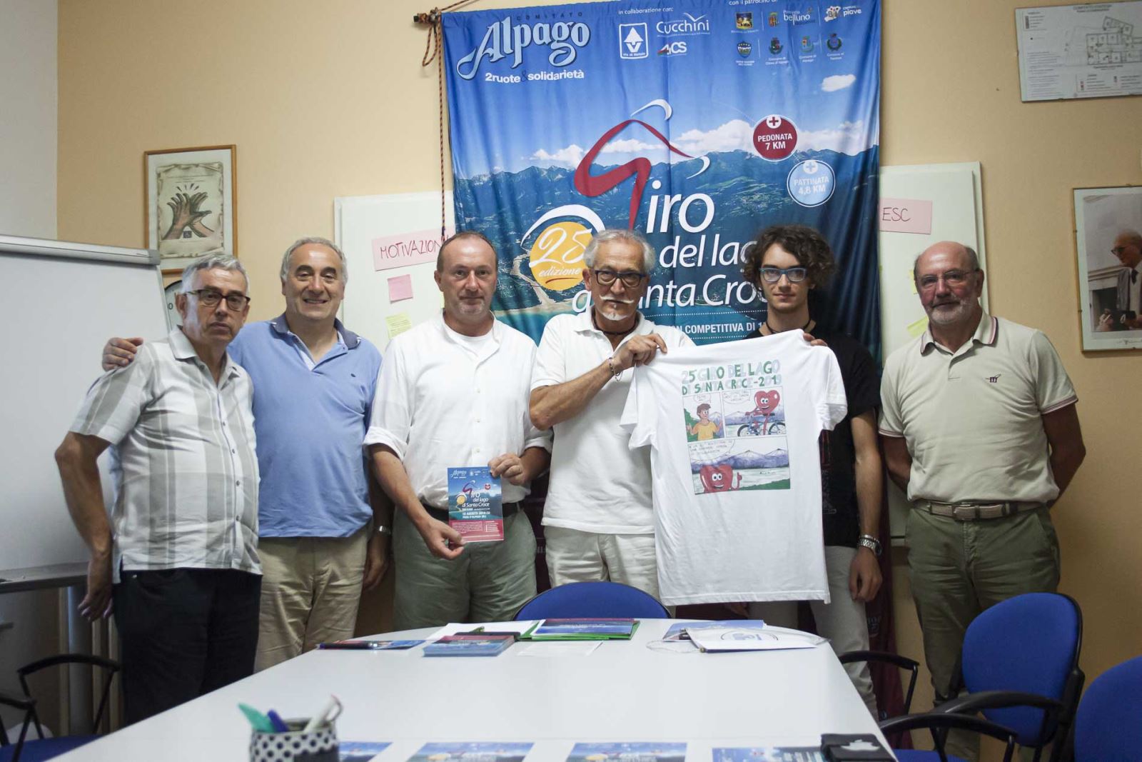 Giro del Lago di Santa Croce 2019: Manuel Zanette disegna la maglietta gadget