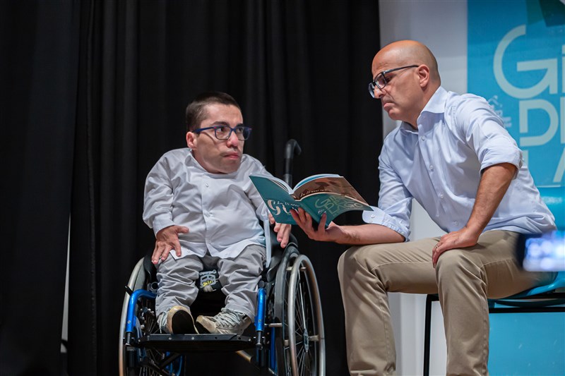Un momento della presentazionedel librosui 25 anni del Giro del Lago di Santa Croce