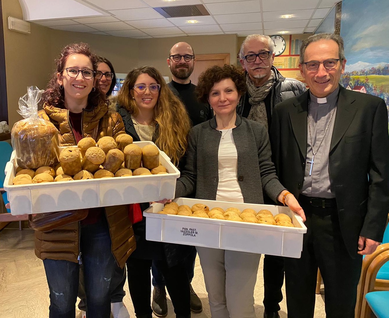 300 panettoni agli ospiti delle case di riposo di Puos e Santa Croce d'Alpago. Presente il Vescovo Renato Marangoni